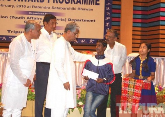 CM inaugurates sports award programme 